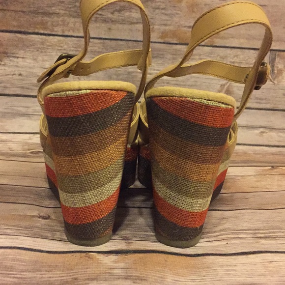 Colorful Wedge - Picture 3 of 4